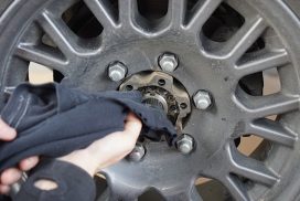 Removing old grease Upgrade to Manual Locking Hubs Delica L300