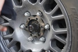 Removal of Auto Locking Hub Upgrade to Manual Locking Hubs Delica L300